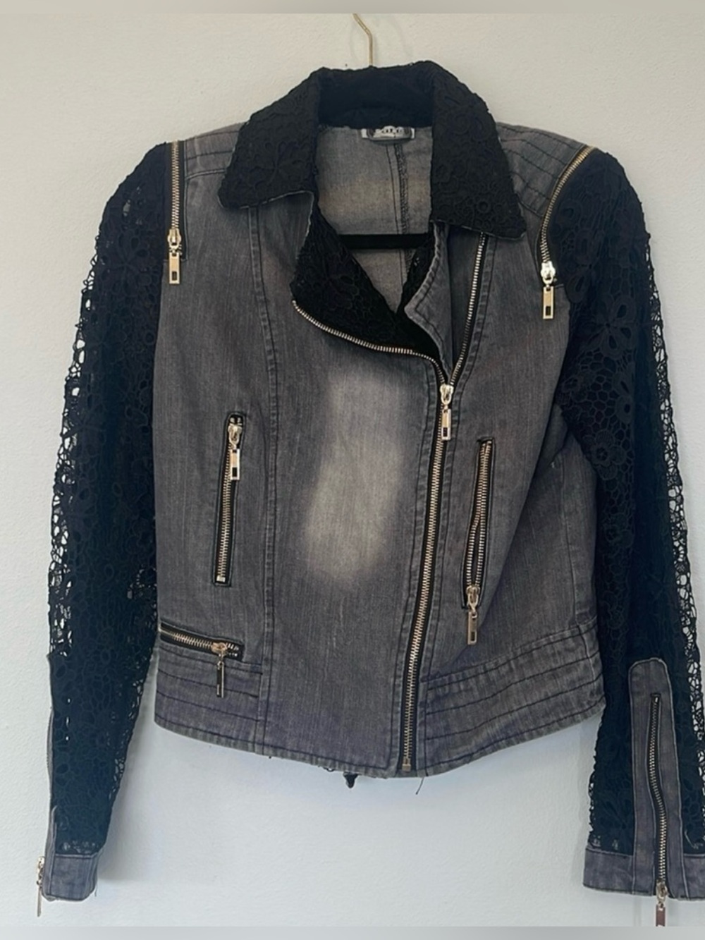 Paris Hues Black Denim & Lace Moto Jacket
Cropped Size Small